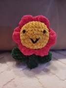 kwiatek na szydełku maskotka 