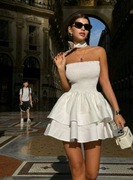 Falbaniasta, mini sukienka z odkrytymi plecami