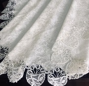  PIĘKNY KREMOWY OBRUS Z SZEROKĄ KORONKĄ GIPIUROWĄ