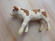 figurka krówka widoczna na foto