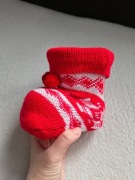 Czerwony but może być osłonką na doniczkę święta świąteczny wzór pompony