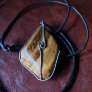 Włóknisty kwarc chalcedonowy tygrysie kaboszon oko 6/4 cm