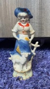Figurka porcelanowa dziewczyna z barankiem