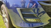 mazda przód kratka zderzaka z otworem na halogen