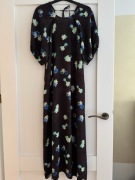 Sukienka Bimba y Lola s czarna w kwiaty na zamek z tyłu midi 