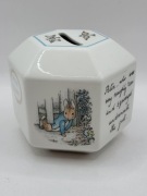 Porcelanowa, sześciokątna skarbonka Peter Rabbit firmy Wedgwood