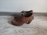 Półbuty na obcasie Street Feet, rozmiar 38, brązowe.