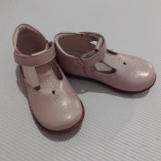 Eleganckie nowe emele, buty dziecięce.