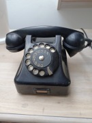 Stary telefon T4 z lat 50-tych  z bakielitu.