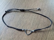 Regulowana bransoletka. Czarny sznurek. Srebrne serce