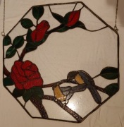 Duży panel witrażowy.