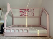 Łóżko domek z barierkami 90/160