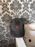 Czapka z daszkiem szara serce minimalist aesthetic