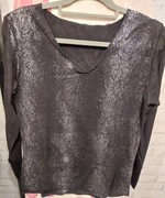 Śliczny sweterek że srebrną poświatą.