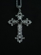 Krzyż gotycki z czarnym oczkiem- naszyjnik, wisiorek z  łańcuszkiem 