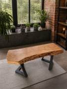 Stolik kawowy loft – lite drewno, unikat live edge