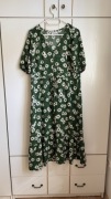 Sukienka midi w kwiatki rumianki zielona Reserved M/38