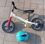 Rowerek biegowy BTWIN z hamulcem. W zestawie kask rozmiar S (46-52)