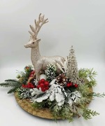 Elegancki stroik świąteczny Bożonarodzeniowy na talerzu z Reniferem