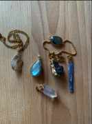 Zestaww biżuterii z naturalnych minerałów .