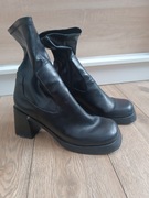 Czarne botki na obcasie 