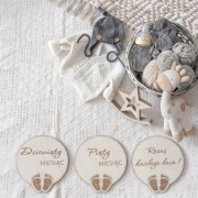 Tabliczki do zdjęć na pierwszy rok życia - koła ze stópkami