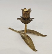 Mosiężny świecznik kwiatek mosiądz, figurki mosiężne prl vintage retro