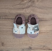 Kapcie dziecięce typu barefoot, wzór MISIE z brązem