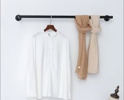Żelazny Wieszak na Ubrania do Montażu Ściennego