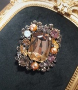 Cudowna broszka w stylu vintage klasyczna