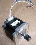 Silnik krokowy-MINEBEA-6V/2,5A/1,8 step.oś-8 mm.