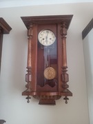 Stary wiszący zegar ścienny