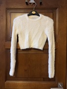 Sweterek Stradivarius śmietankowy puchaty XS