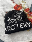 Czapka zimowa czarna w stylu Arc’teryx duże logo