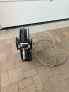 Hydrauliczny zwijacz do węży 