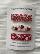 Zestaw ręcznie haftowanych spinek na walentynki