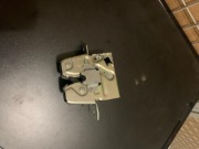 Merc B klase W246 zamek klapy bagaznika