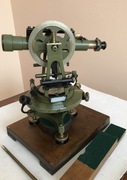 TEODOLIT  OPTYCZNY  MOSIĘŻNY  Z   LAT  1920