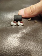 Kolczyki dziewczęce Hello Kitty złote wkrętki kokardka czerwone urocze