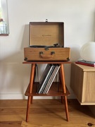 Crosley gramofon vinyl + stolik Crosley Manchaster