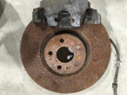 Zacisk hamulcowy lewy przedni z tarczą i klockiem VOLVO XC90 II 2016 