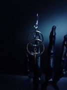 Kolczyki Gothic Y2K Srebrne Koła z Mieczem Alt Dark Aesthetic