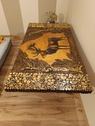 Unikatowy rzeźbiony stół z elementami poroża 