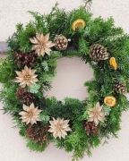 Wianki świąteczne z żywej jodełki 