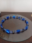 Niebieska kolia na magnes.