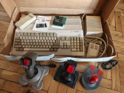 Commodore Amiga 500 – zestaw kolekcjonerski z akcesoriami