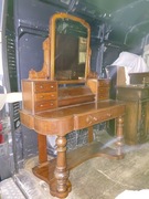 Piękna stara toaletka