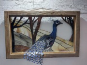 Witraż Paw w drewnianej ramie