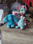 Króliczki z plecakiem z szybką transporter pluszaki maskotki 