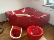 Wanna z hydromasażem umywalka i misa WC